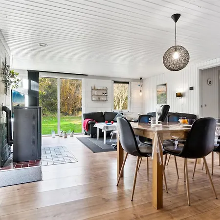 Pia - 250m To The Fjord By Interhome